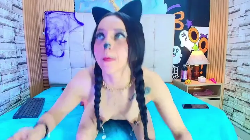 moxie_monclair, live now on SugarCams