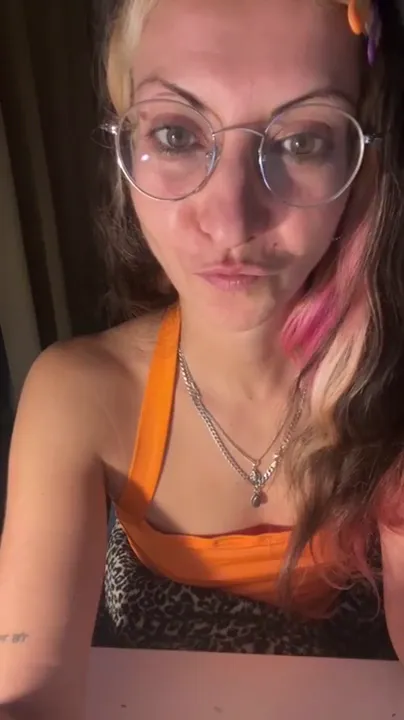 LittleSauvage, live now on SugarCams