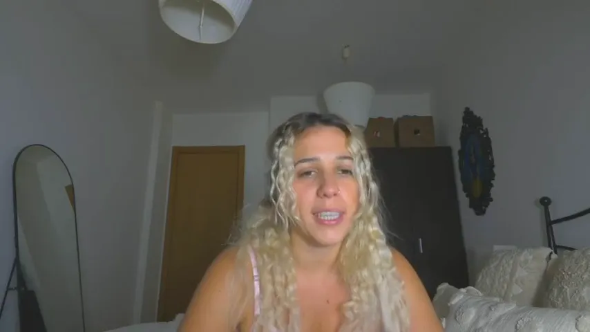 chika100, en directo ahora en Amateur.tv